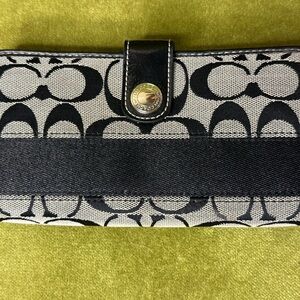 Coach Accordion Zip Wallet
Style number F45798 SBWBK. Very well loved!